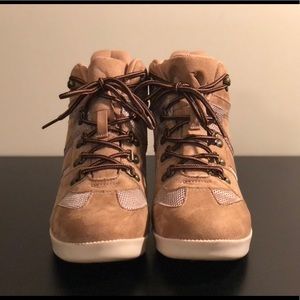 Shoe Dazzle Norma Tan High Top Boot Shoes With Laces Size 10, Good Condition